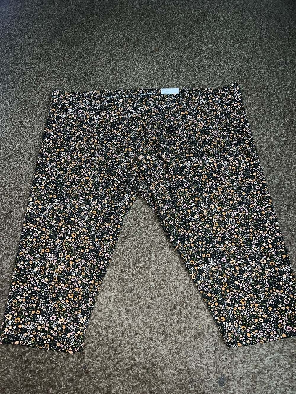 Sonoma Goods For Life Women's Plus Size Mid-Rise Cropped Leggings, Black Floral